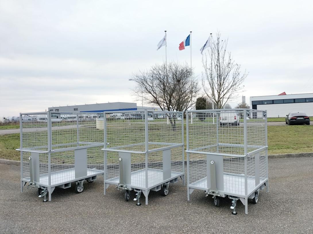 Chariots grillagés tractables