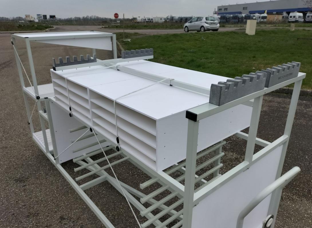 Remorque 2 ED pour pièces de carrosserie, vue 3/4